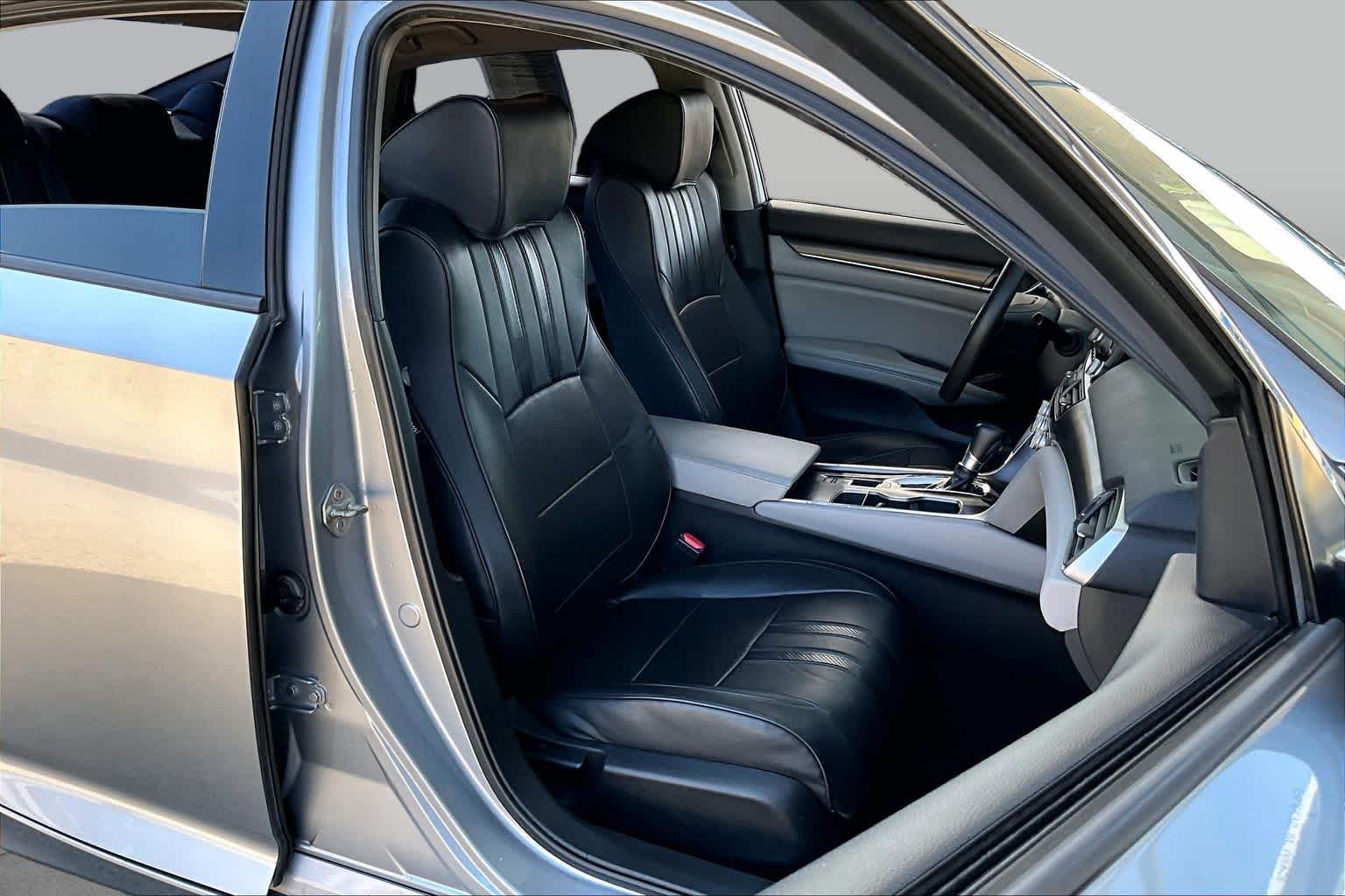 Used 2019 Lunar Silver Metallic Honda LX 1.5T image 9
