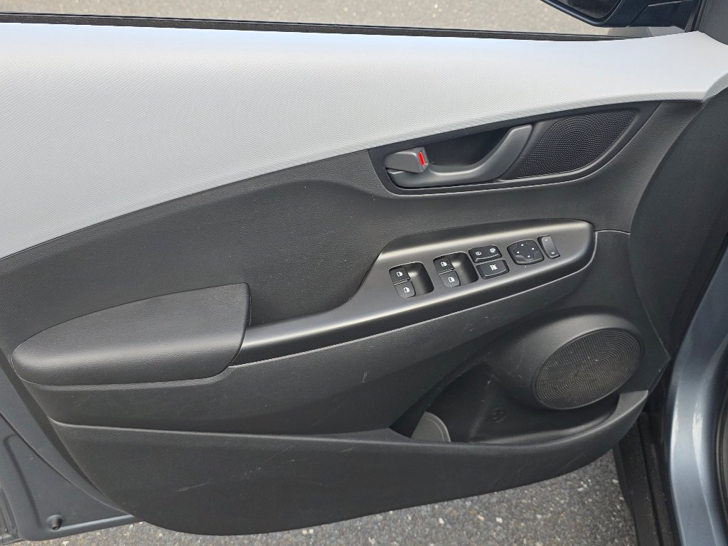Used 2020 Sonic Silver Hyundai SE image 31