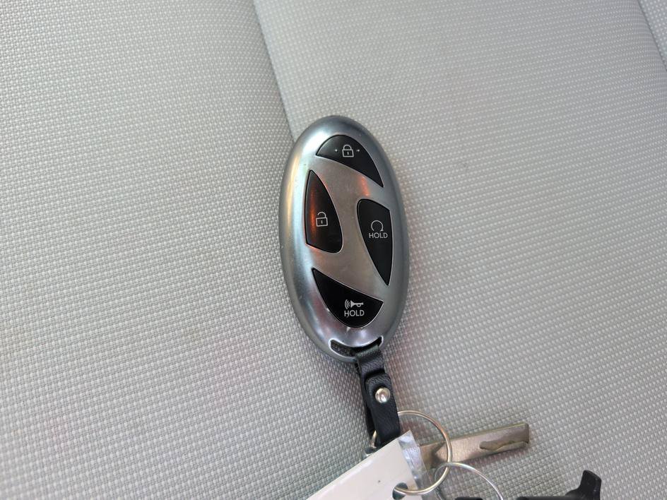 Used 2025 Abyss Black Pearl Hyundai SEL image 30