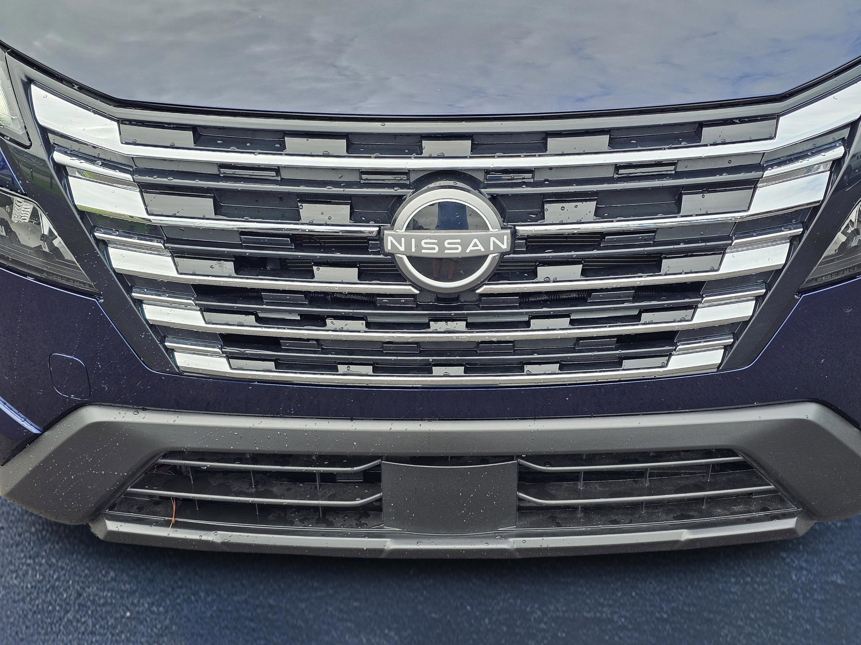 Used 2025 Deep Ocean Blue Pearl Nissan SV image 3