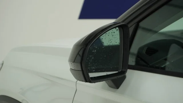 New 2026 Pure White w/Deep Black Roof Volkswagen SE Black image 13