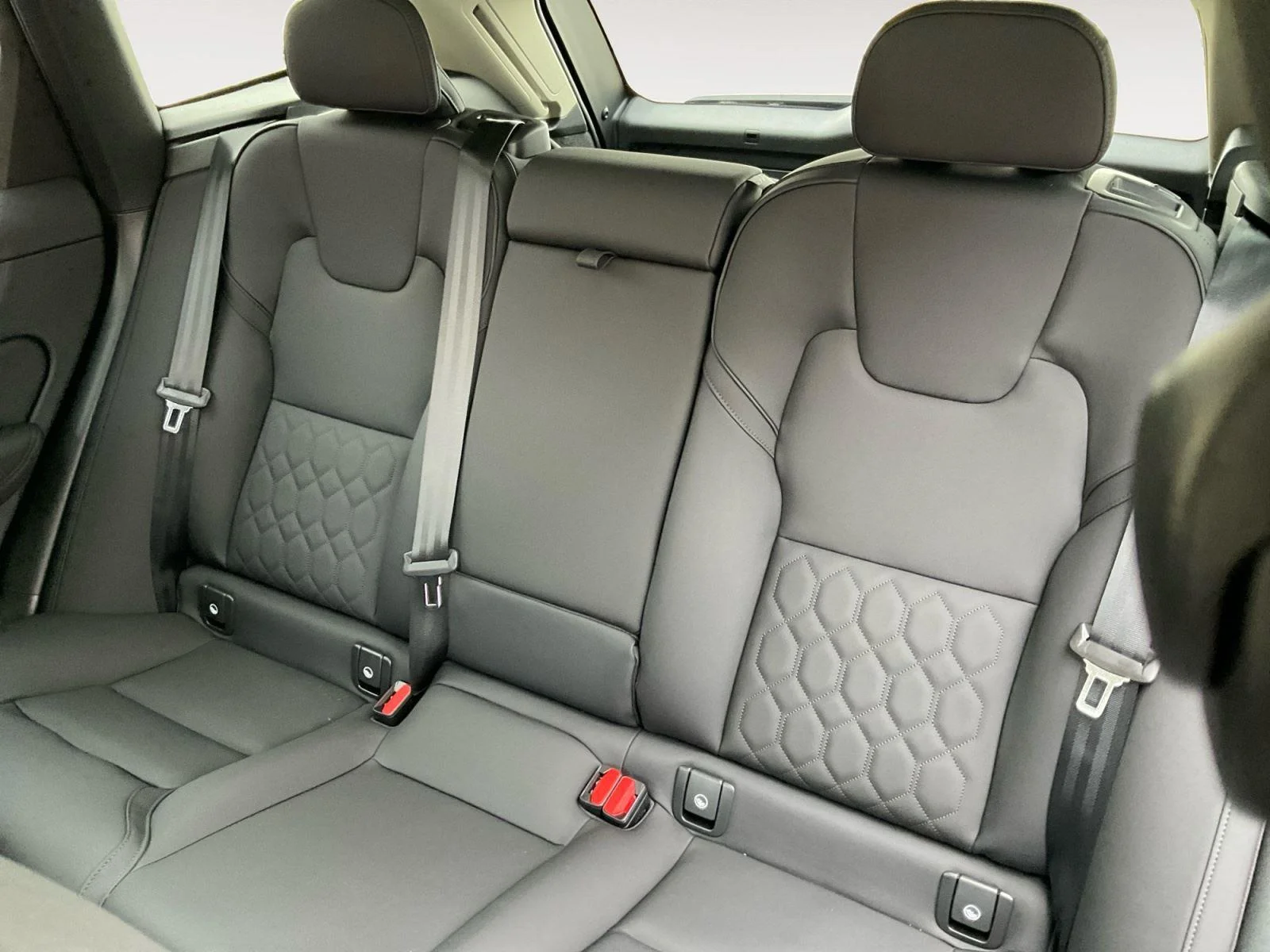 2026 Volvo XC60 Plus - Photo 13