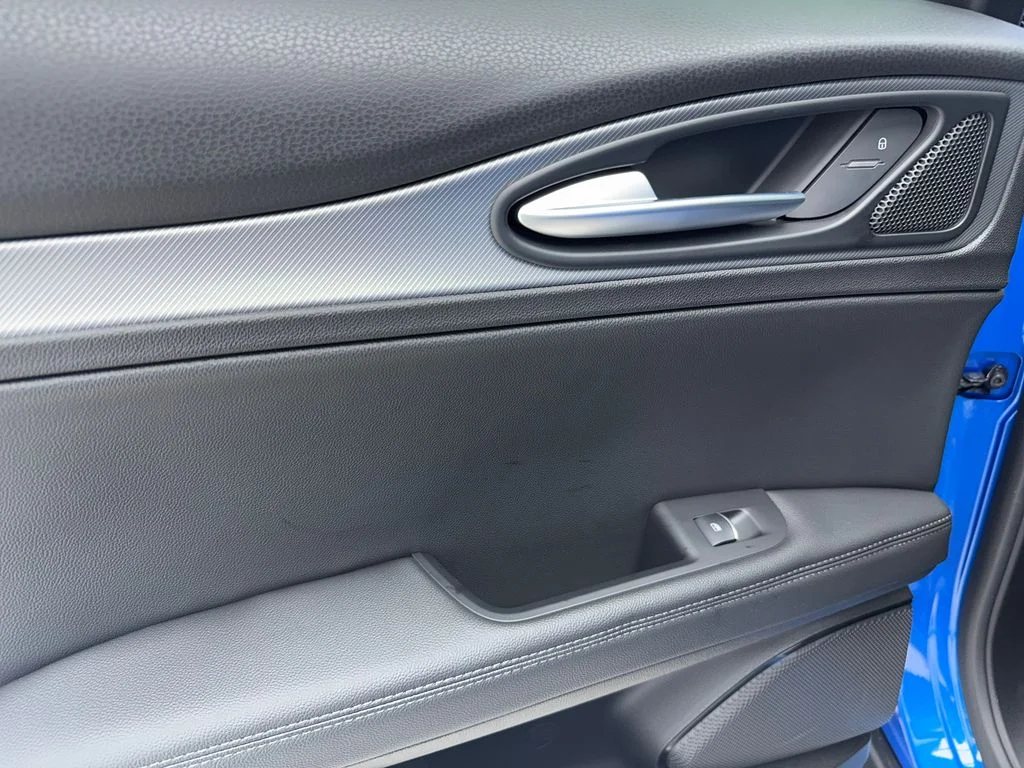 New 2025 Blue Alfa Romeo Base image 37