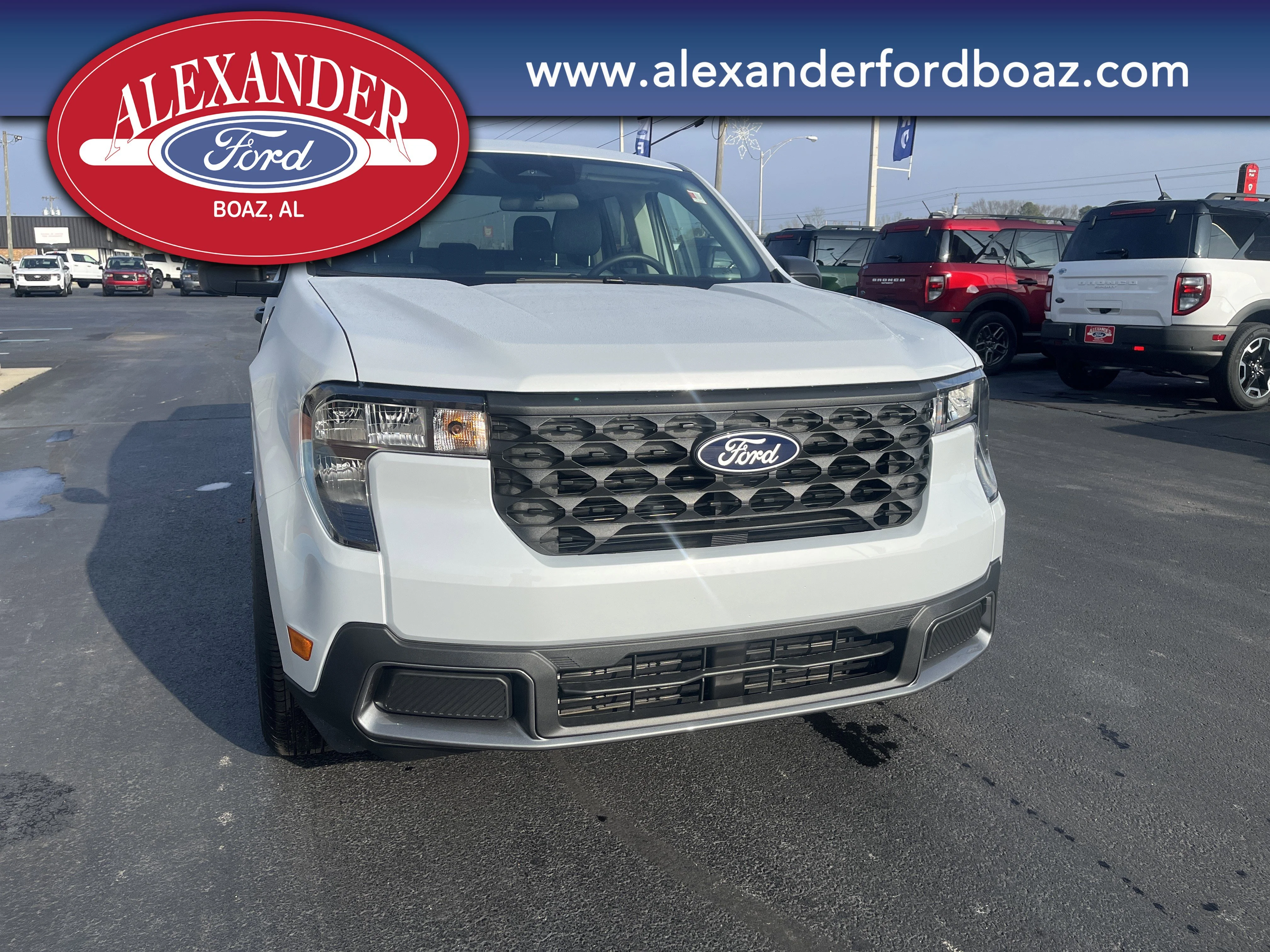 New 2025 Space White Metallic Ford XLT image 5