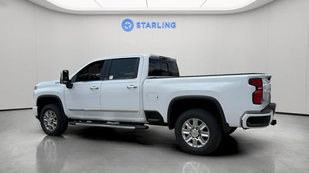 Used 2024 Summit White Chevrolet High Country image 5