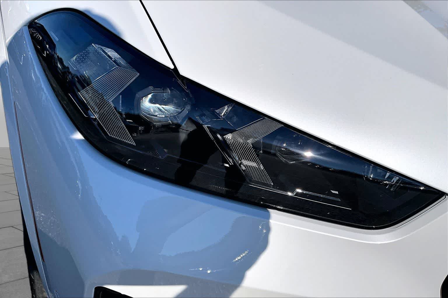 New 2026 Mineral White Metallic BMW xDrive40i image 13