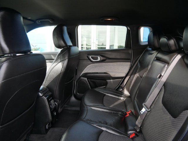 Used 2024 White Jeep Latitude image 8