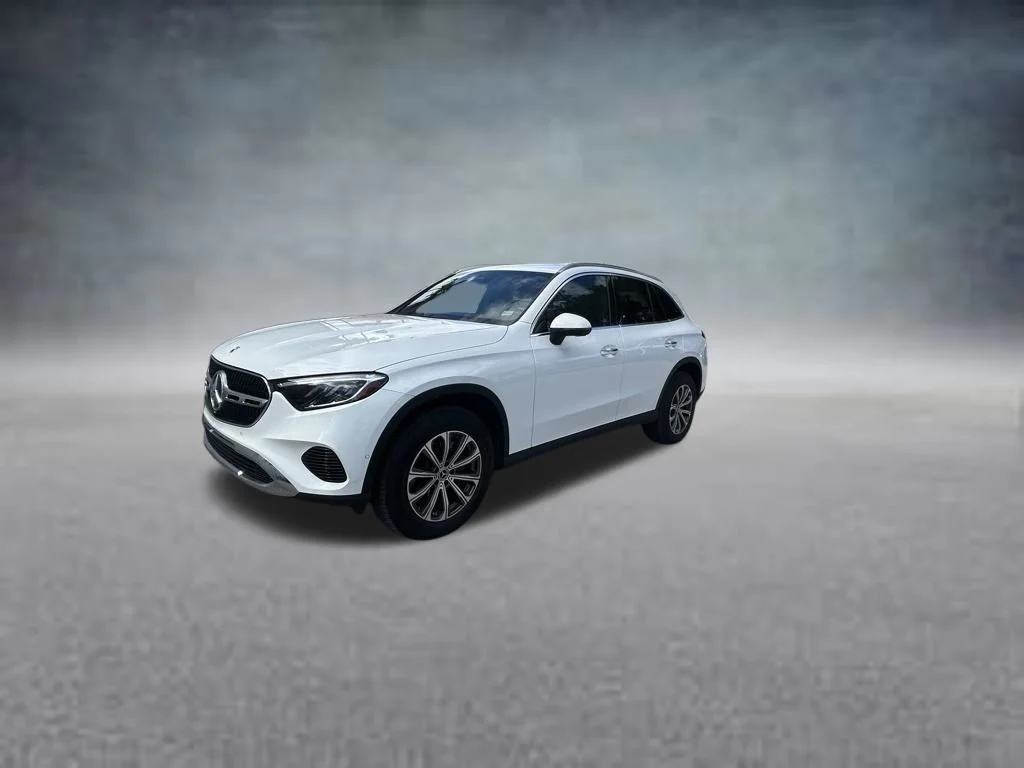 Used 2025  Mercedes-Benz GLC 300 image 3