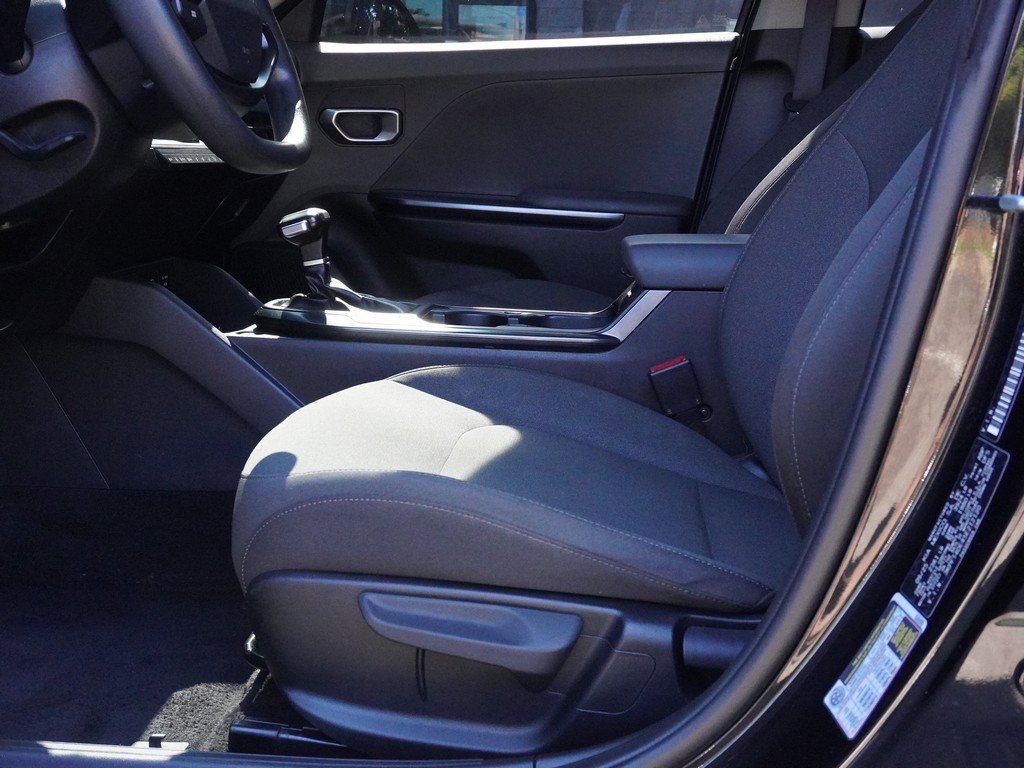 Used 2025 Black Kia LXS image 21