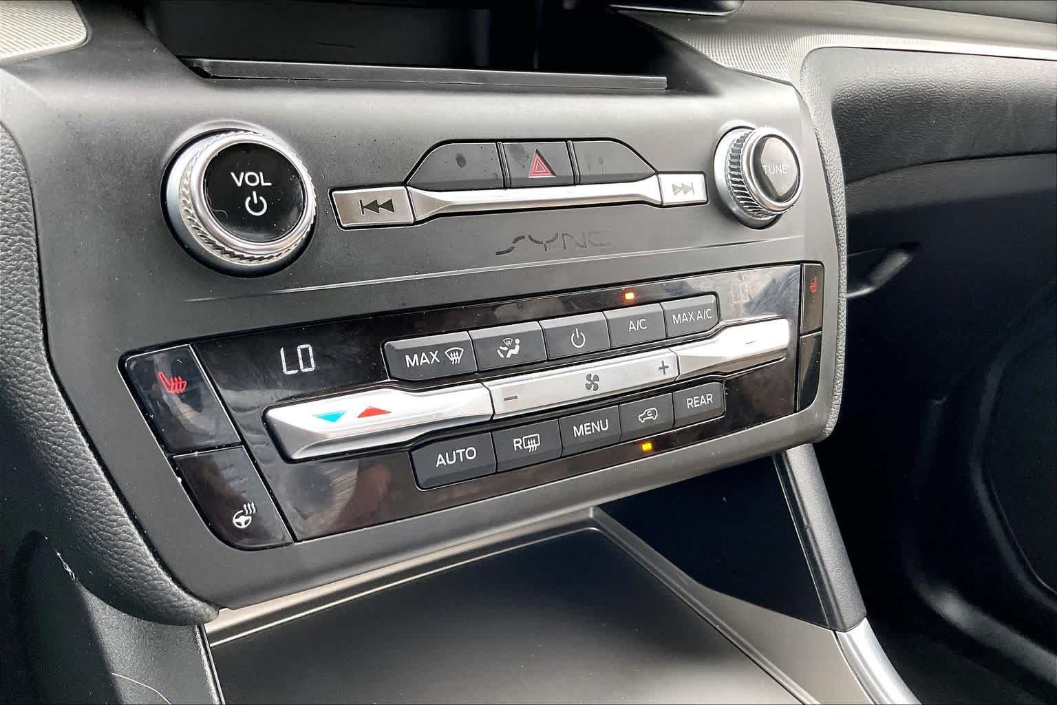 Used 2020 Star White Metallic Tri-Coat Ford XLT image 33