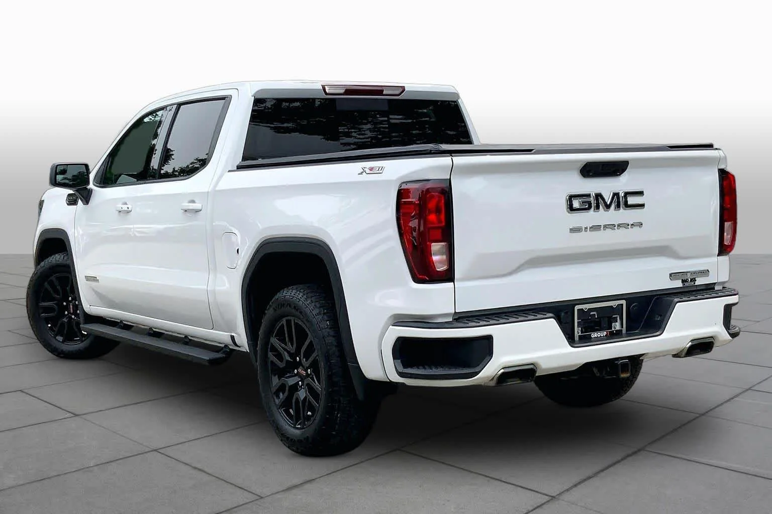 Used 2024 Summit White GMC Elevation image 12