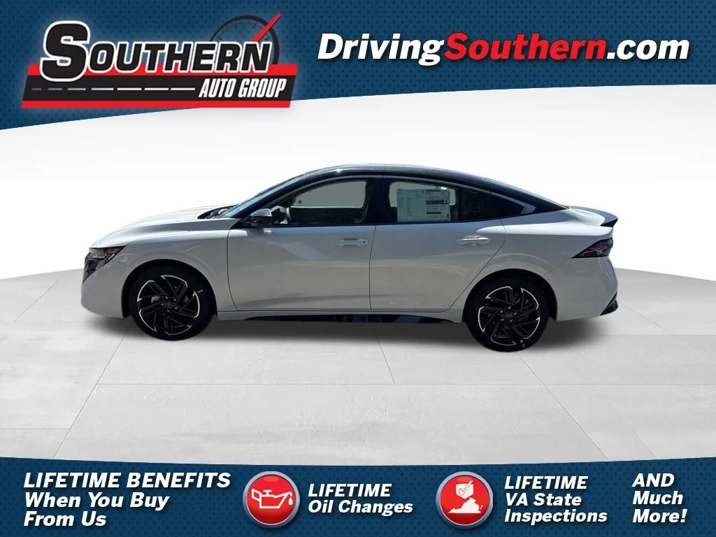 2026 Nissan Sentra SR CVT's photo