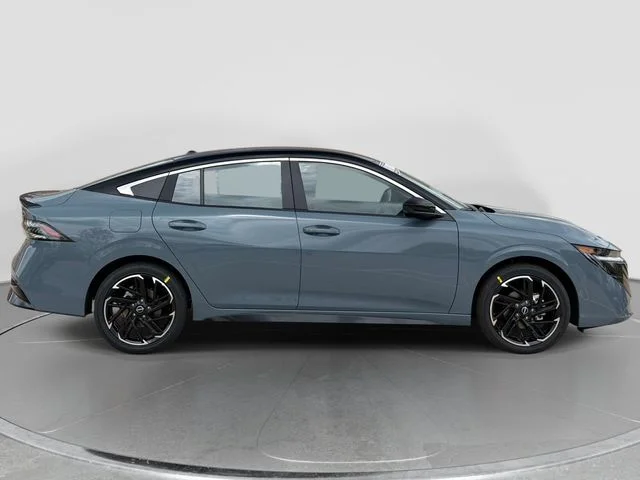 New 2026 Atlantic Gray Metallic / Super Black Two-tone Nissan SR image 2