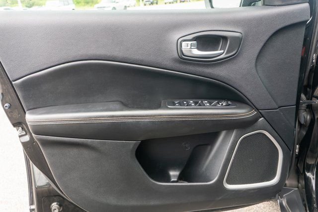 Used 2019 Black Jeep Latitude image 17