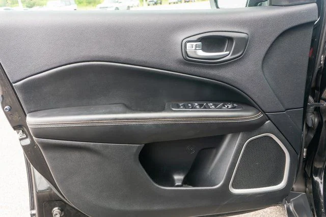 Used 2019 Black Jeep Latitude image 17
