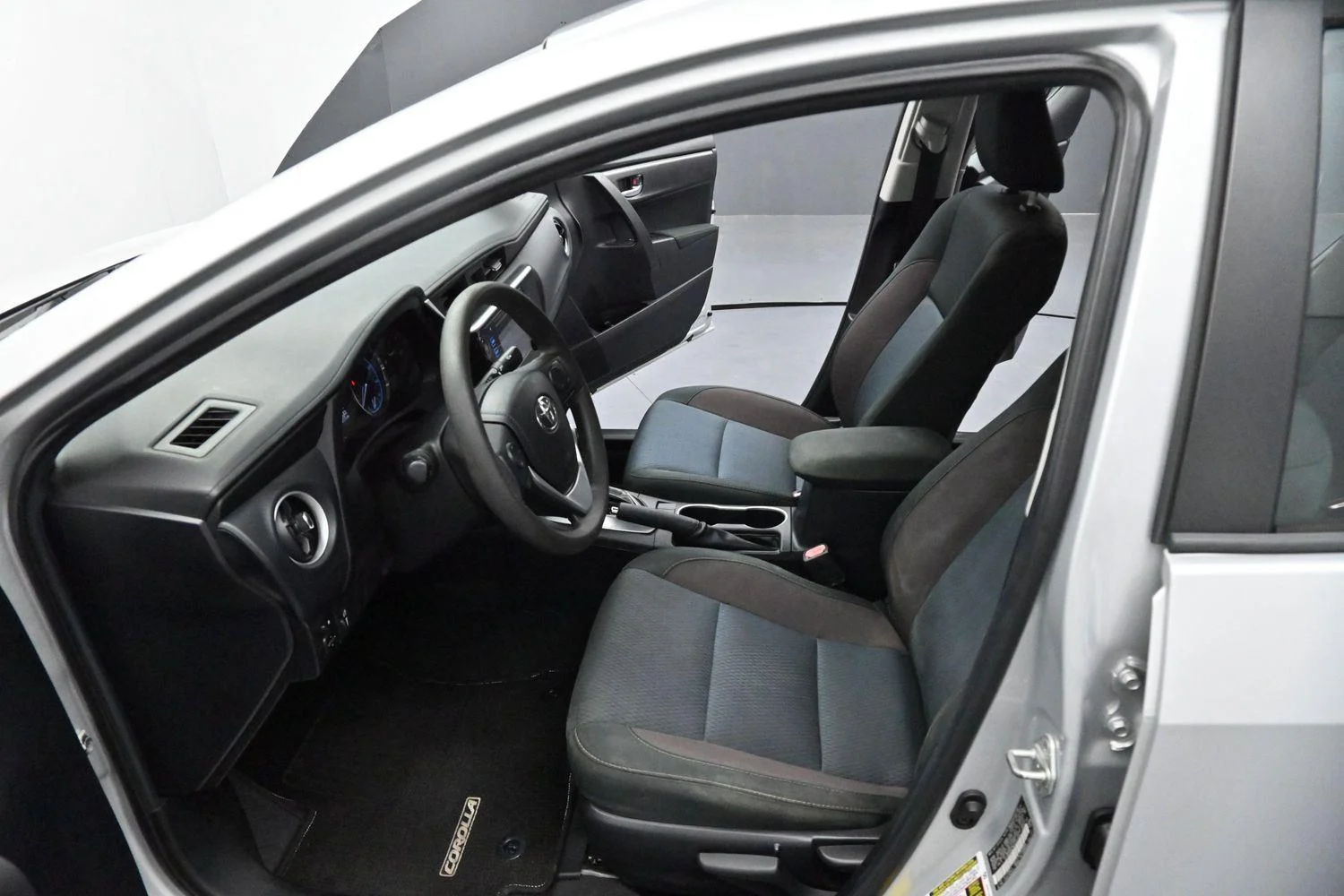 Used 2019 Classic Silver Metallic Toyota LE image 11