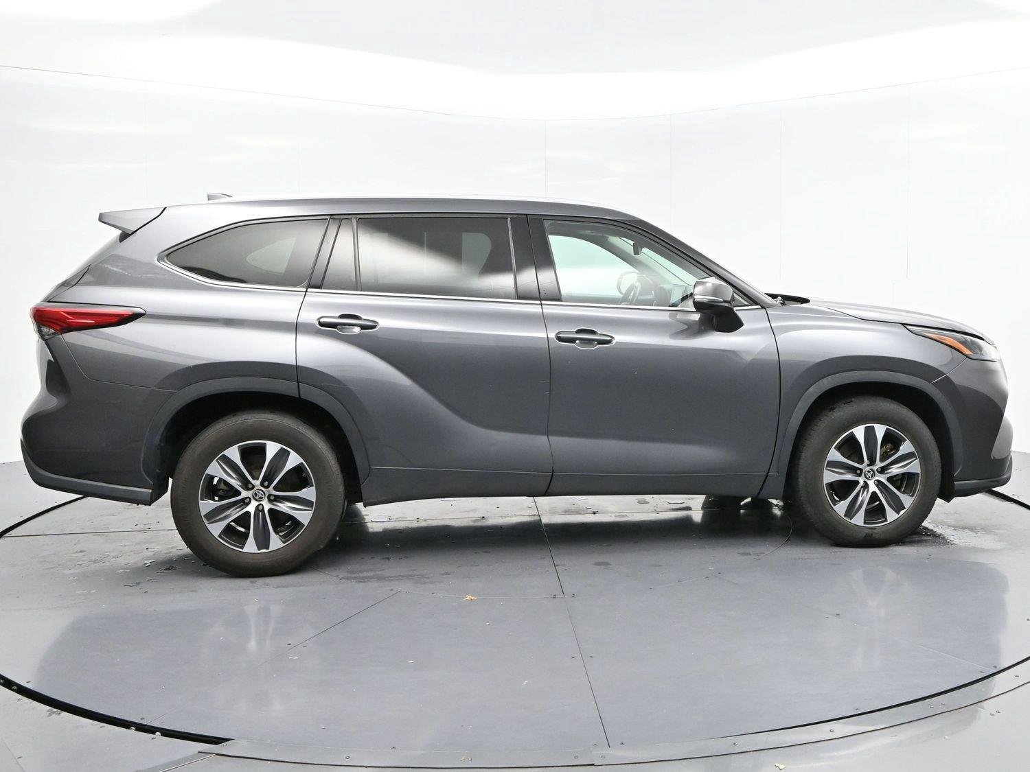 Used 2022 Magnetic Gray Metallic Toyota XLE image 8