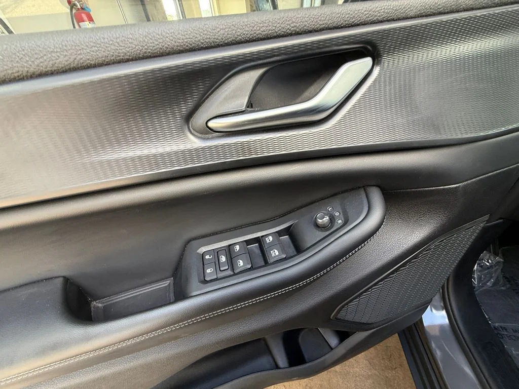 Used 2023 Gray Jeep Altitude X image 11