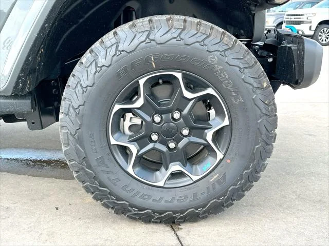 New 2023 Sting-Gray Clear-Coat Exterior Paint Jeep Rubicon 4xe image 10