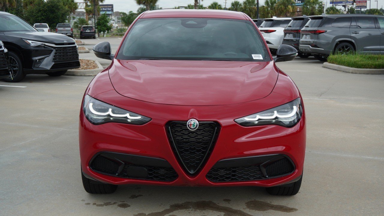 Used 2025 Red Alfa Romeo Intensa image 2