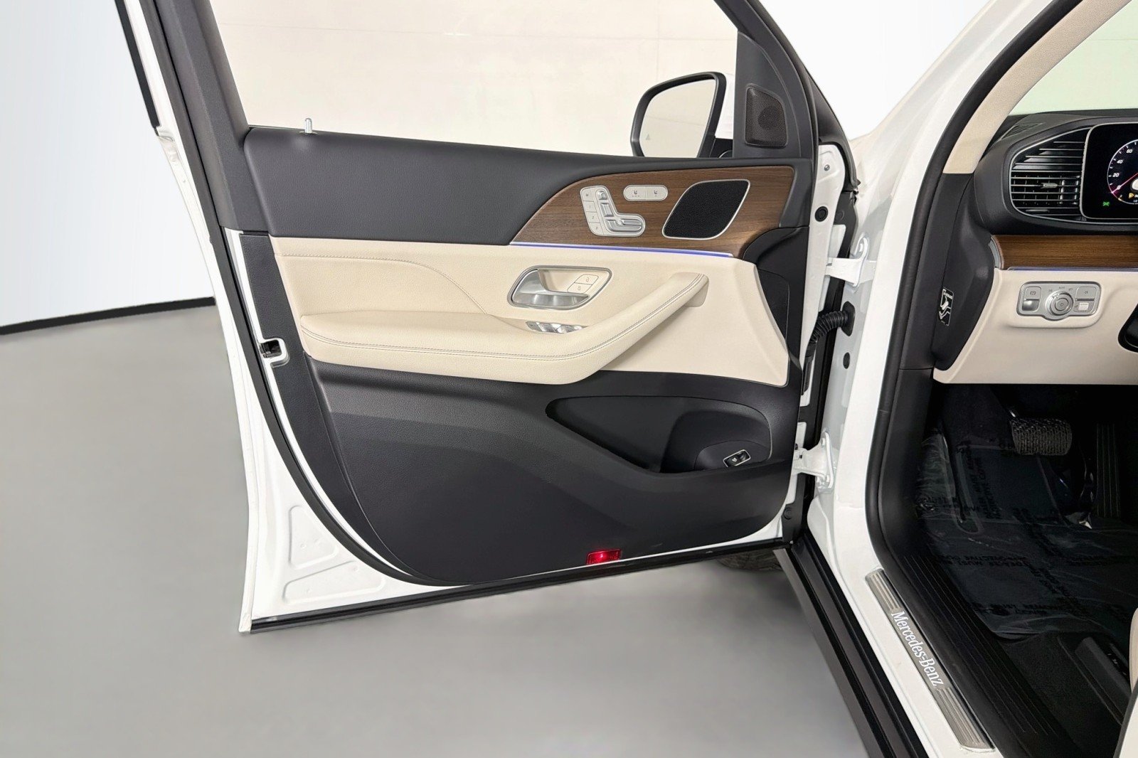 New 2026 Polar White Mercedes-Benz GLE 350 4MATIC® SUV image 20
