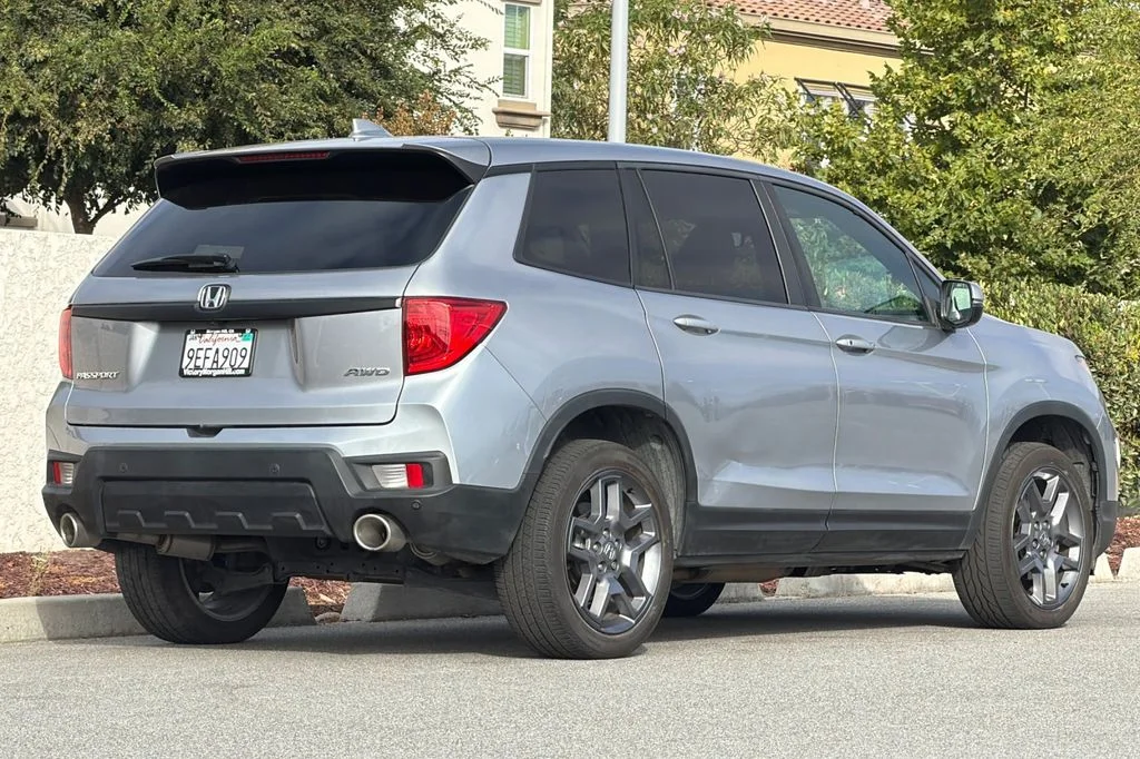 Used 2022 Lunar Silver Metallic Honda EX-L image 4