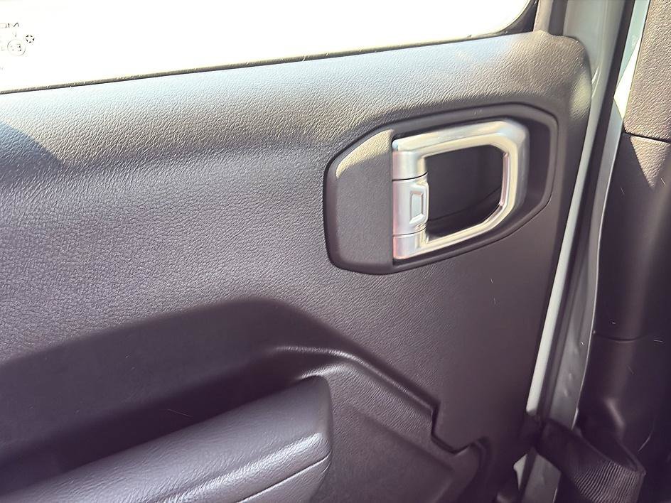 Used 2024 Earl Clearcoat Jeep Sport S image 25