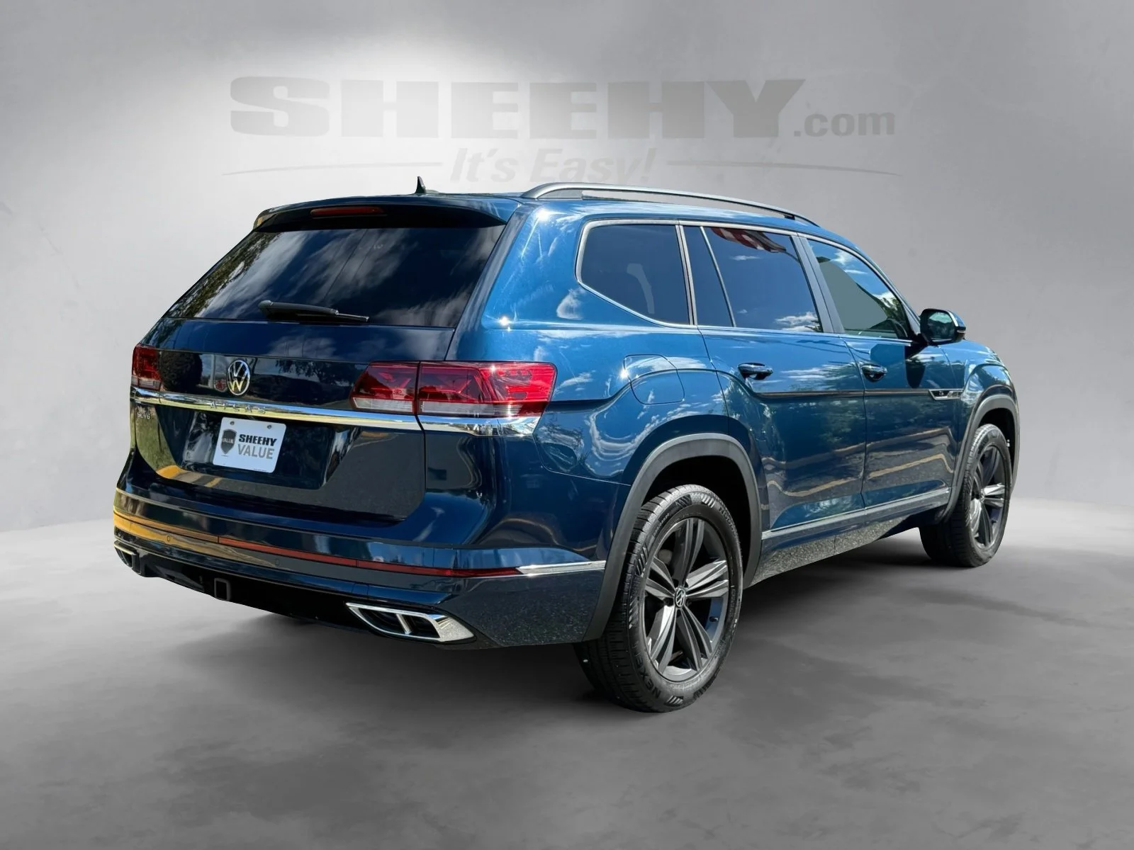 Used 2021 Blue Volkswagen 3.6L V6 SE w/Technology R-Line image 12