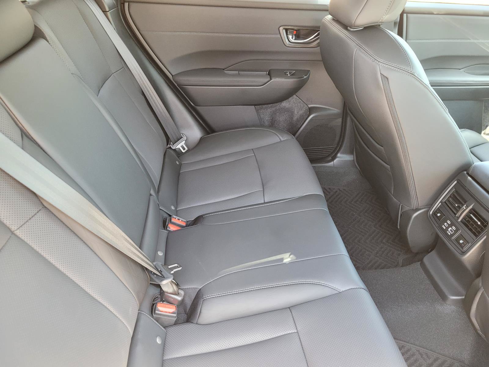 New 2026 ICE SILVER METALLIC Subaru Touring XT image 12