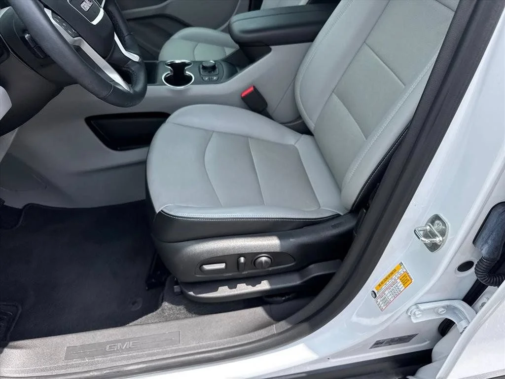 Used 2023 Summit White GMC SLT image 10