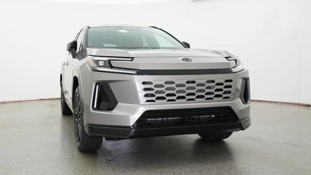 New 2026 Meteor Shower with Midnight Black Metallic roof Toyota XSE image 18