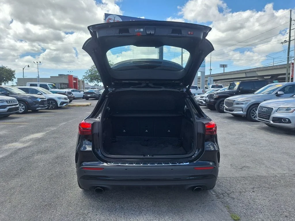 Used 2025  Mercedes-Benz GLA 35 AMG® image 28