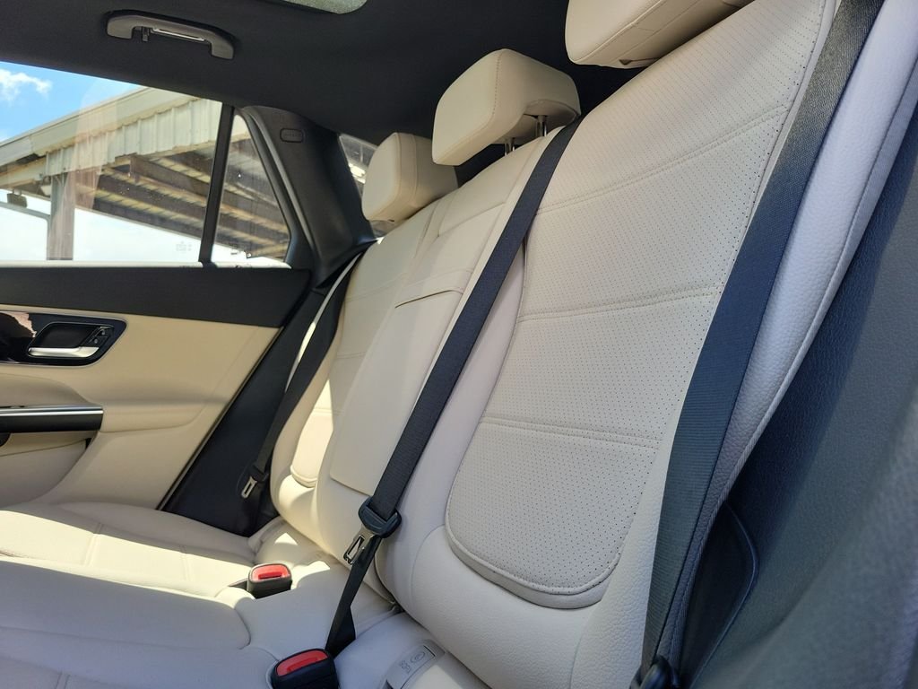 New 2027 Black Mercedes-Benz GLC 300 image 9