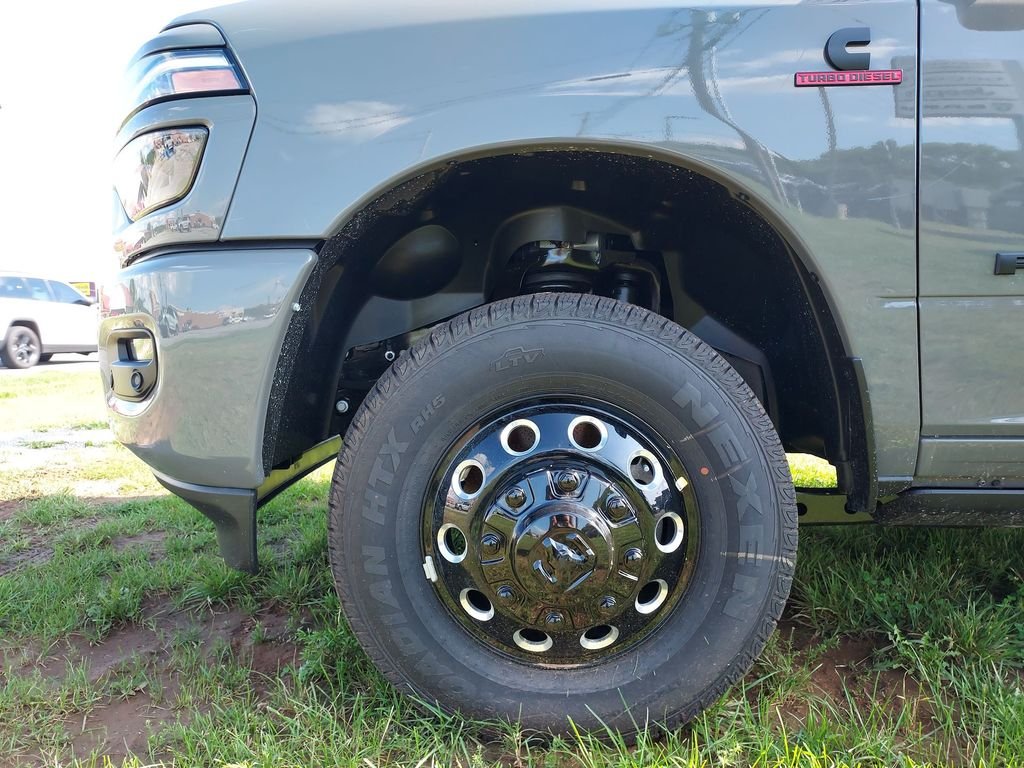 New 2026 Ceramic Gray Clear-Coat Exterior Paint RAM Laramie image 16