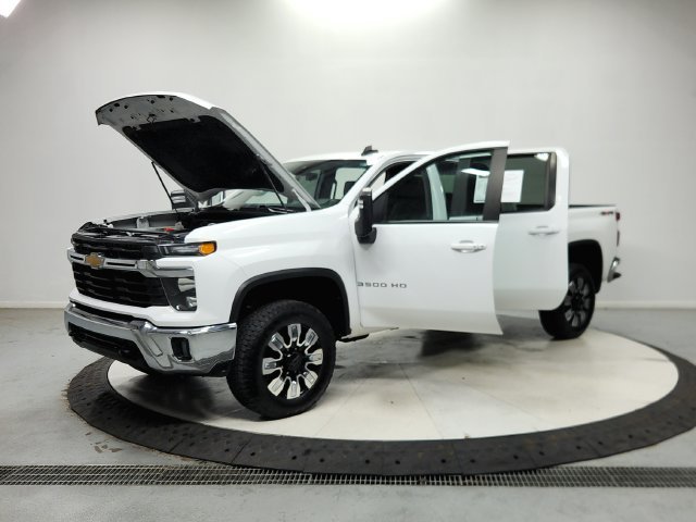 Used 2024 White Chevrolet LT image 12