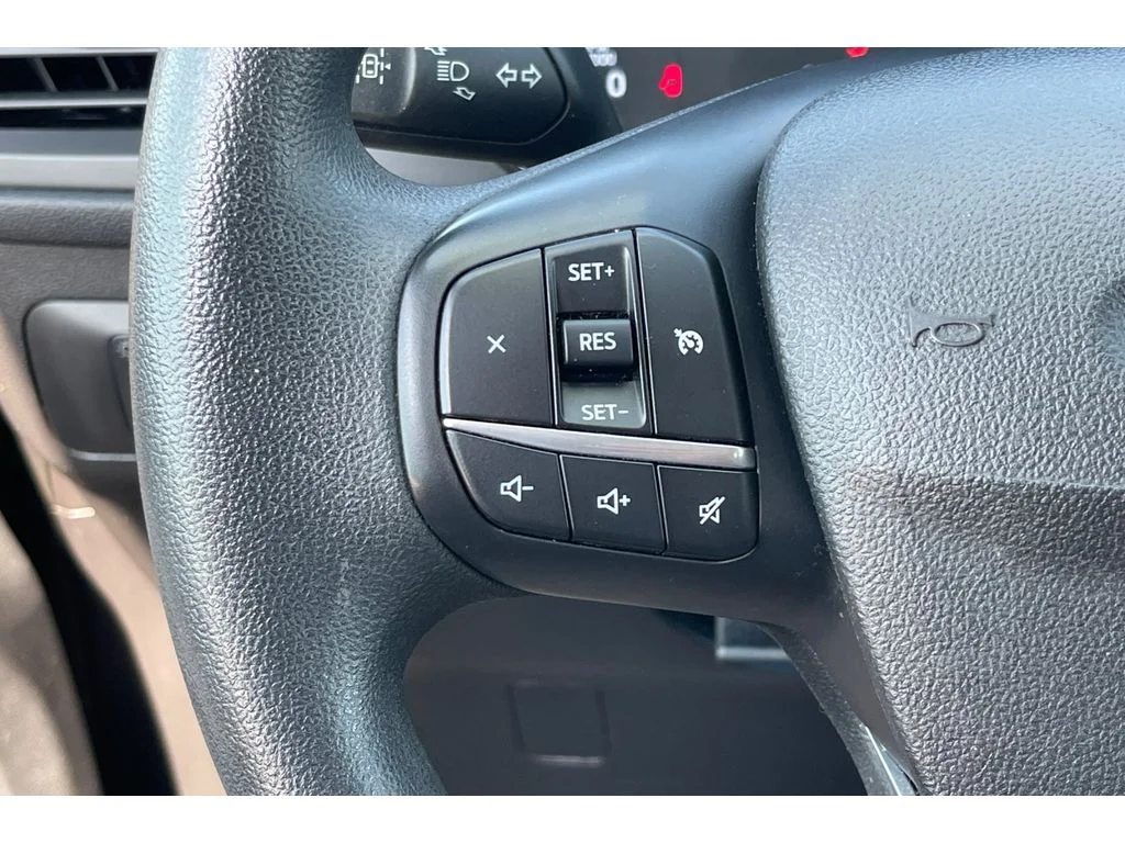 Used 2022 ICONIC SILVER Ford SE image 35