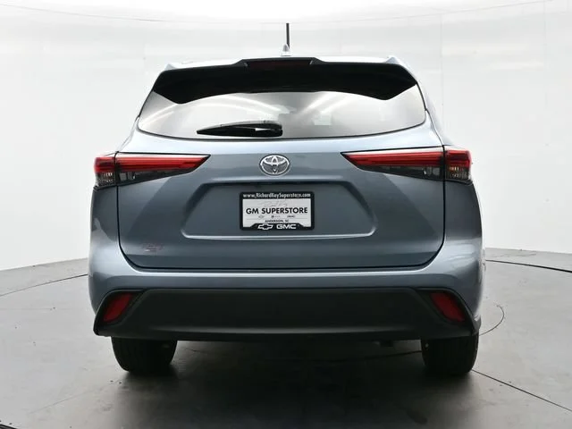 Used 2022 Moon Dust Toyota XLE image 6