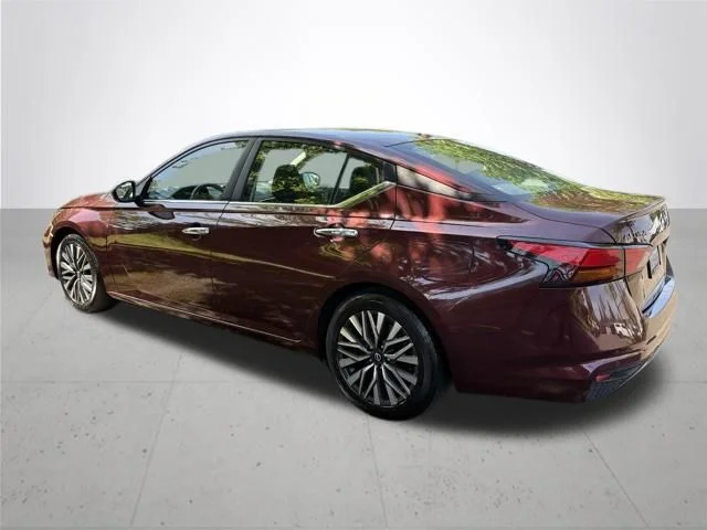 Used 2024 Red Nissan 2.5 SV image 8