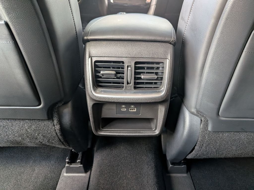 Used 2023 White INFINITI LUXE image 36