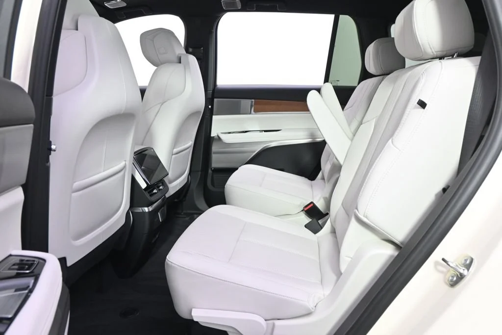 2027 Cadillac VISTIQ Sport - Photo 21