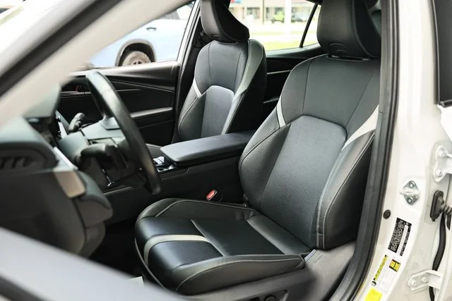 Used 2025 Ice Cap Toyota SE image 20