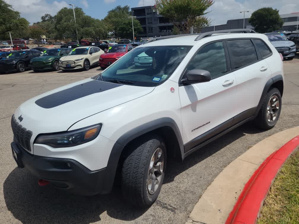 Used 2019 Bright White Clearcoat Jeep Trailhawk image 2