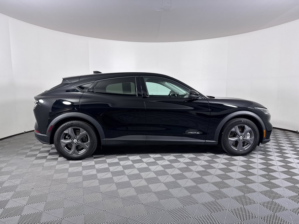 Used 2023 Black Ford Select image 16