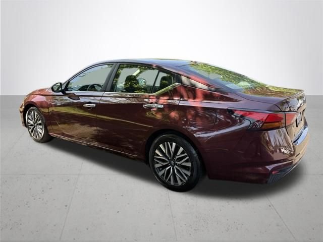 Used 2024 Red Nissan 2.5 SV image 8