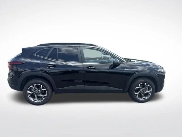 2025 Chevrolet Trax LT - Photo 6