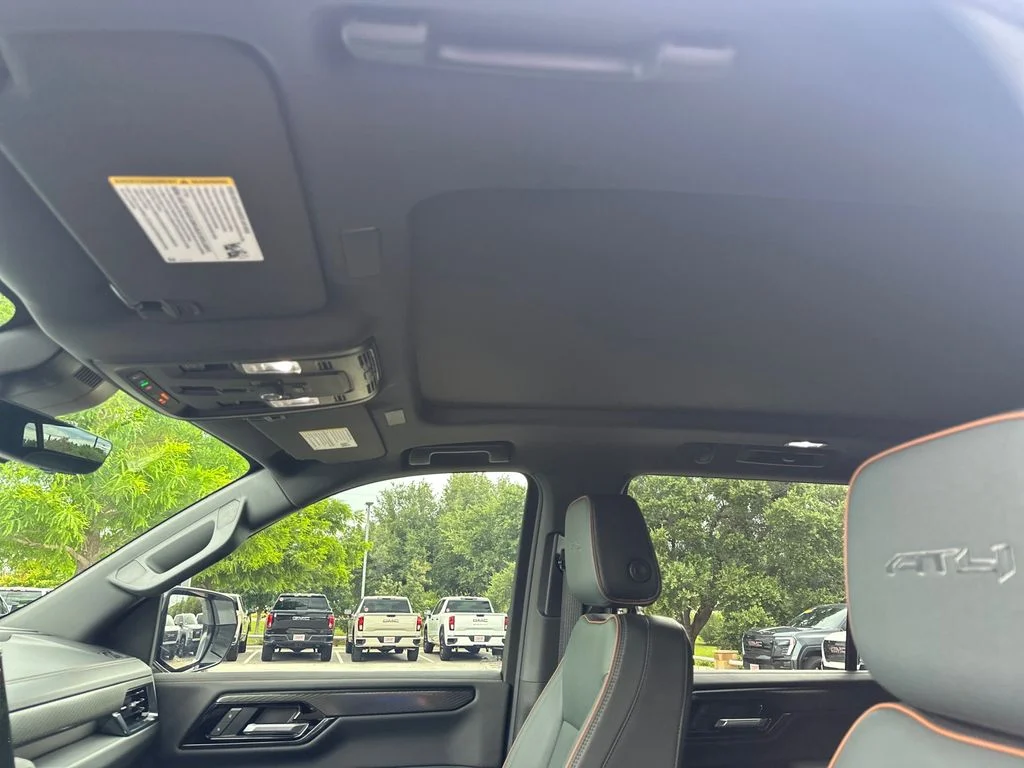 Used 2025 White GMC AT4 image 33