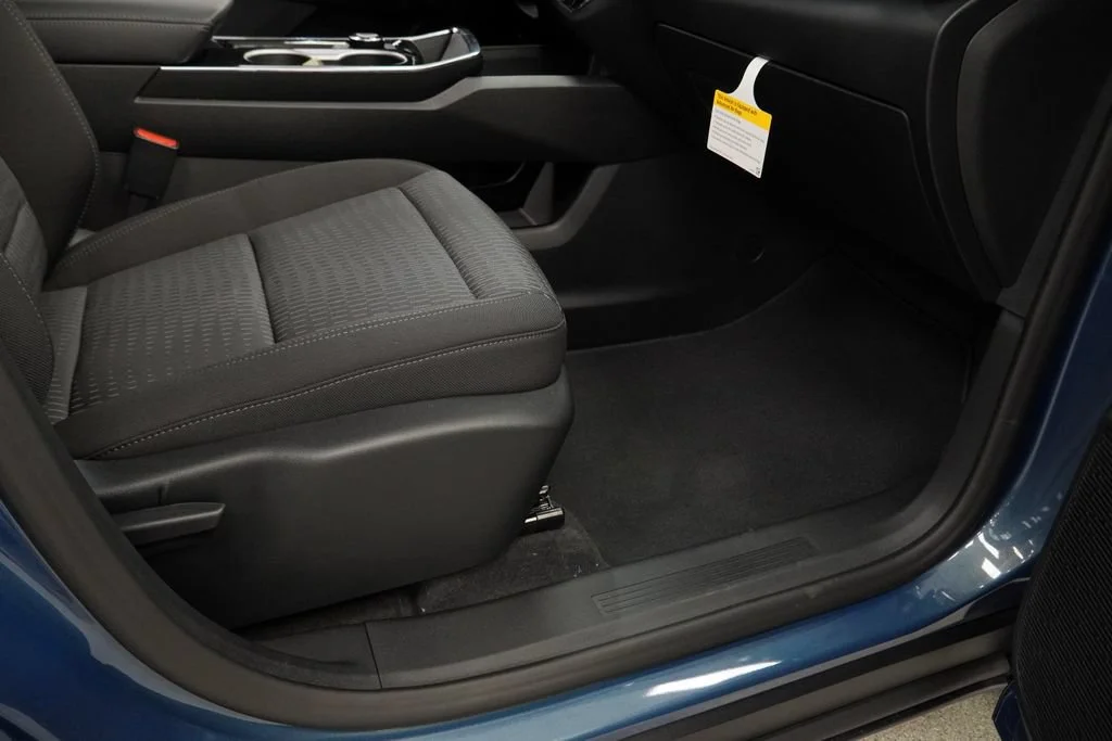 New 2027 Lakeshore Blue Metallic Chevrolet AWD LT image 28