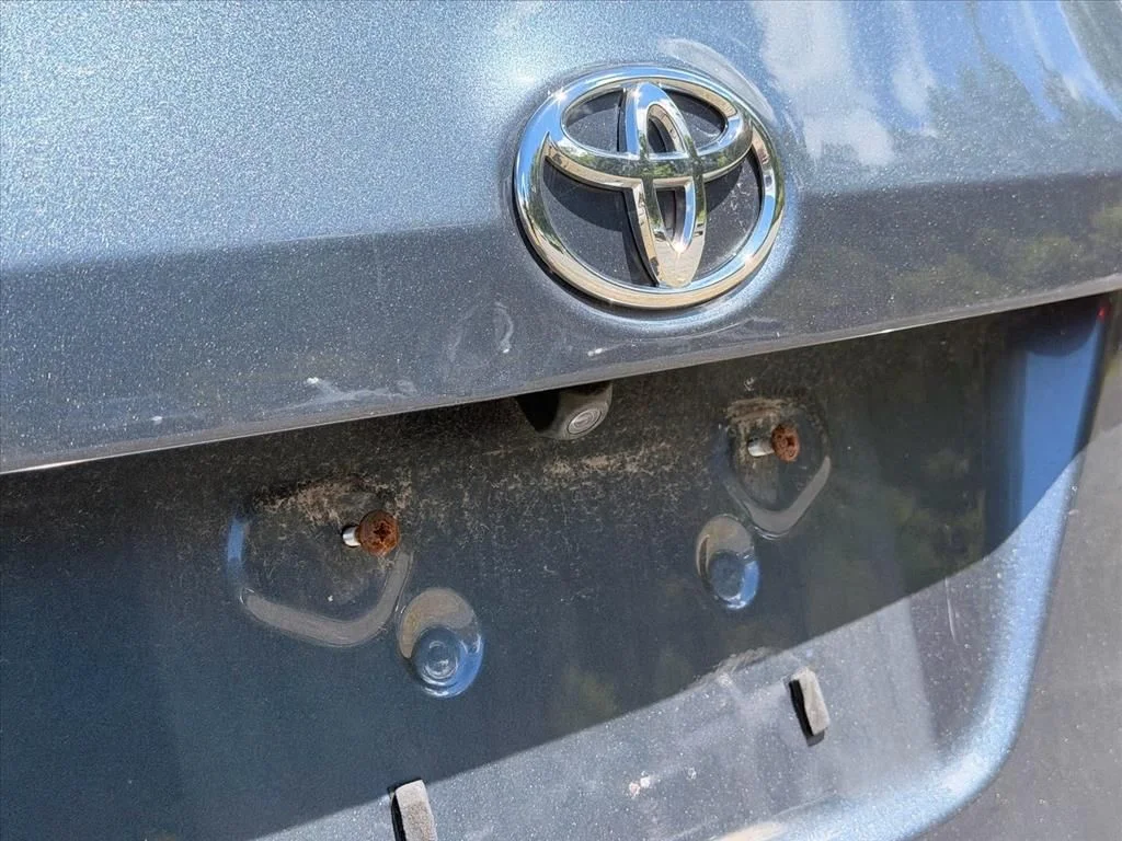Used 2018 Gray Toyota LE image 21