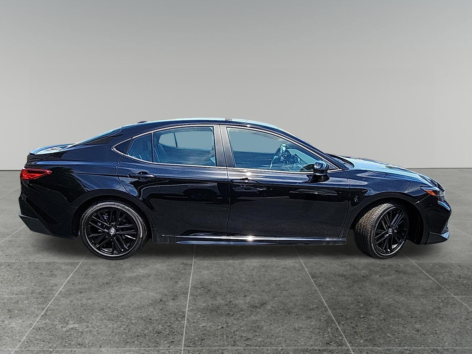 2026 Toyota Camry SE - Photo 8