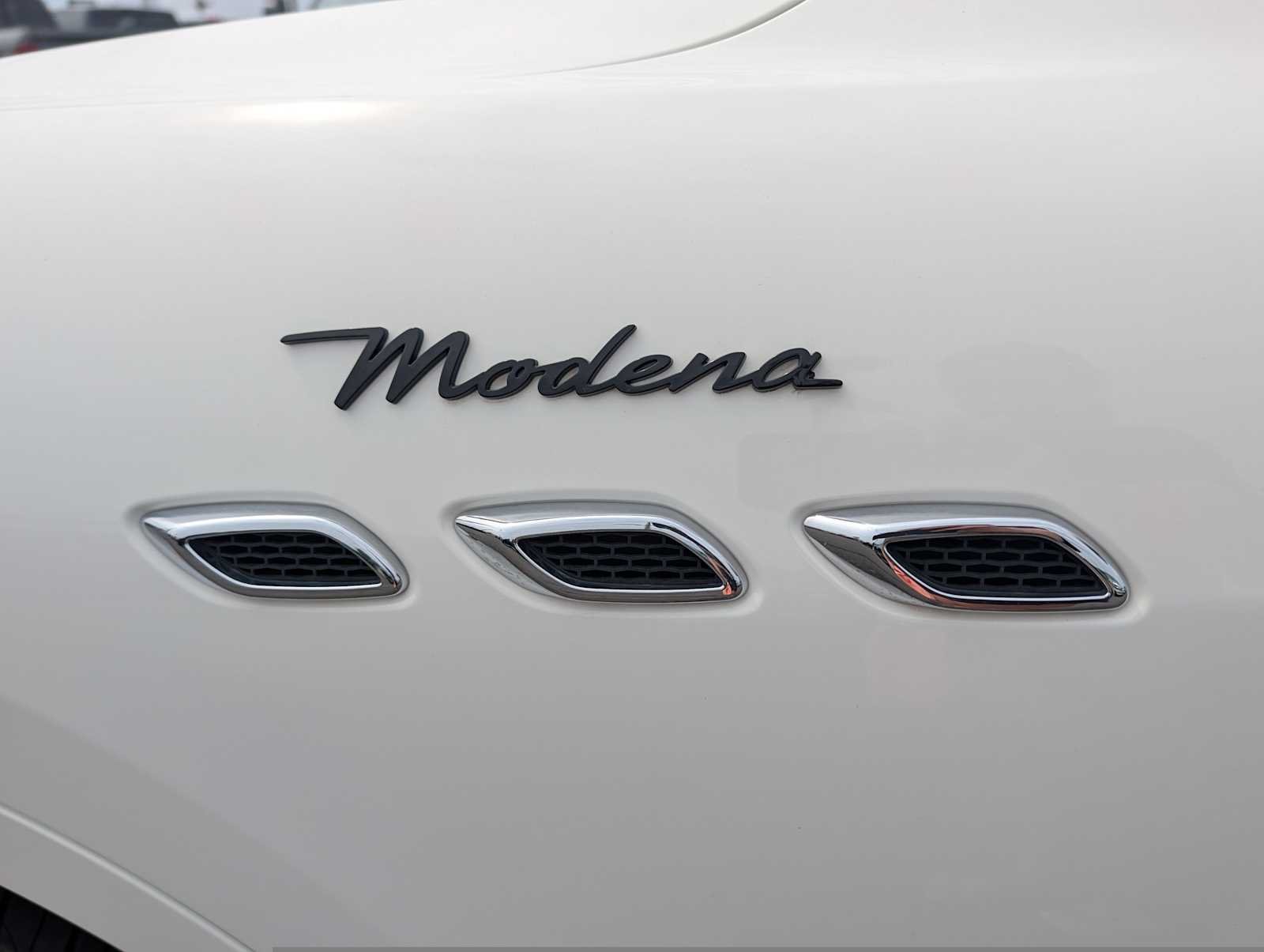 Used 2023 Bianco Maserati Modena image 25